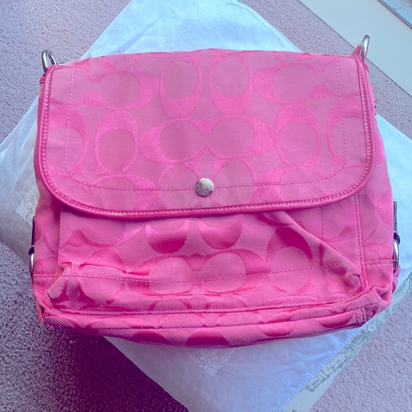 Coach, cross body, large size and in beautiful pink, messenger handbag. - Picture 3 of 15